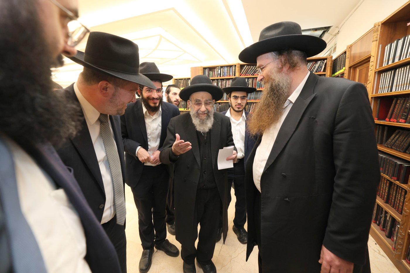 הגר"מ צדקה עם תלמידי תל ציון
