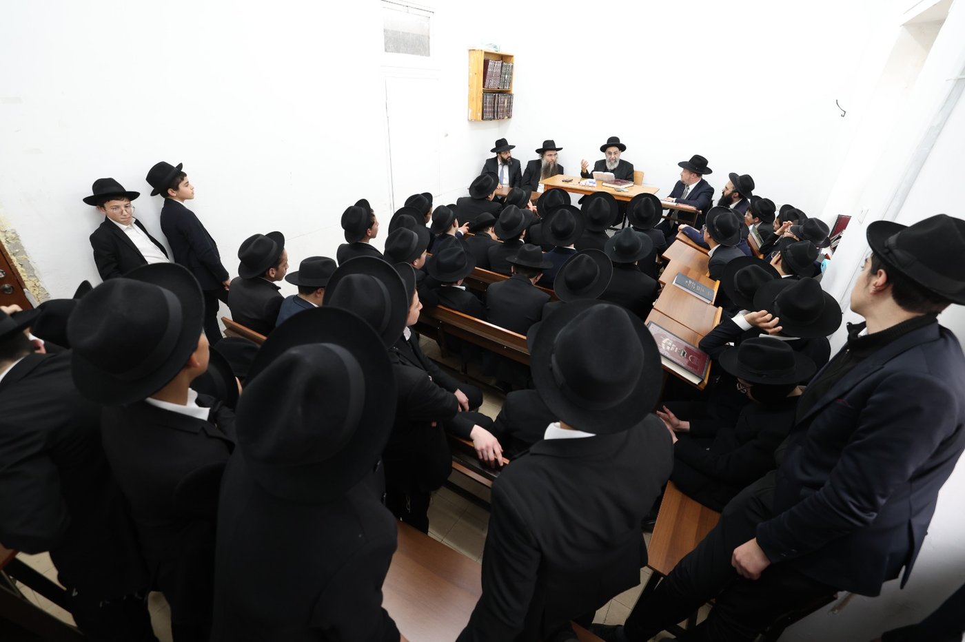 הגר"מ צדקה עם תלמידי תל ציון