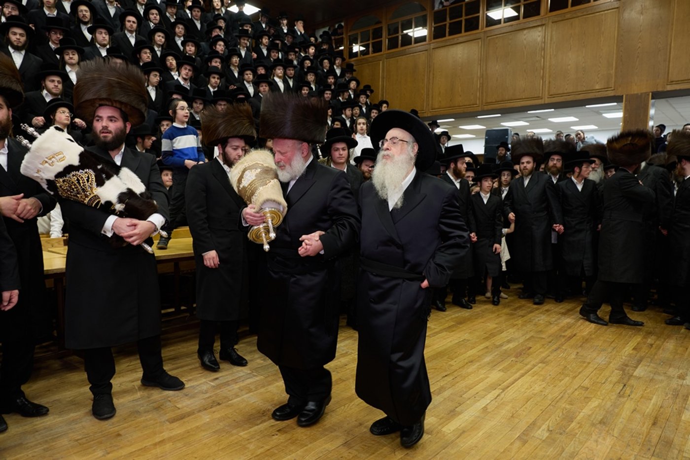 הכנסת ספר תורה לביהמ"ד צאנז קלויזנבורג