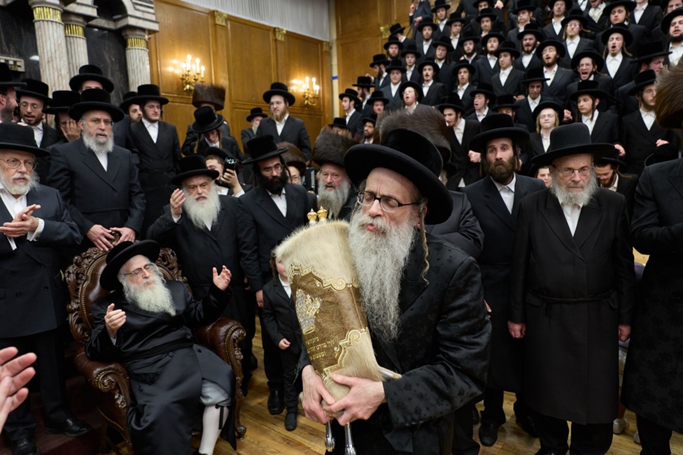 הכנסת ספר תורה לביהמ"ד צאנז קלויזנבורג