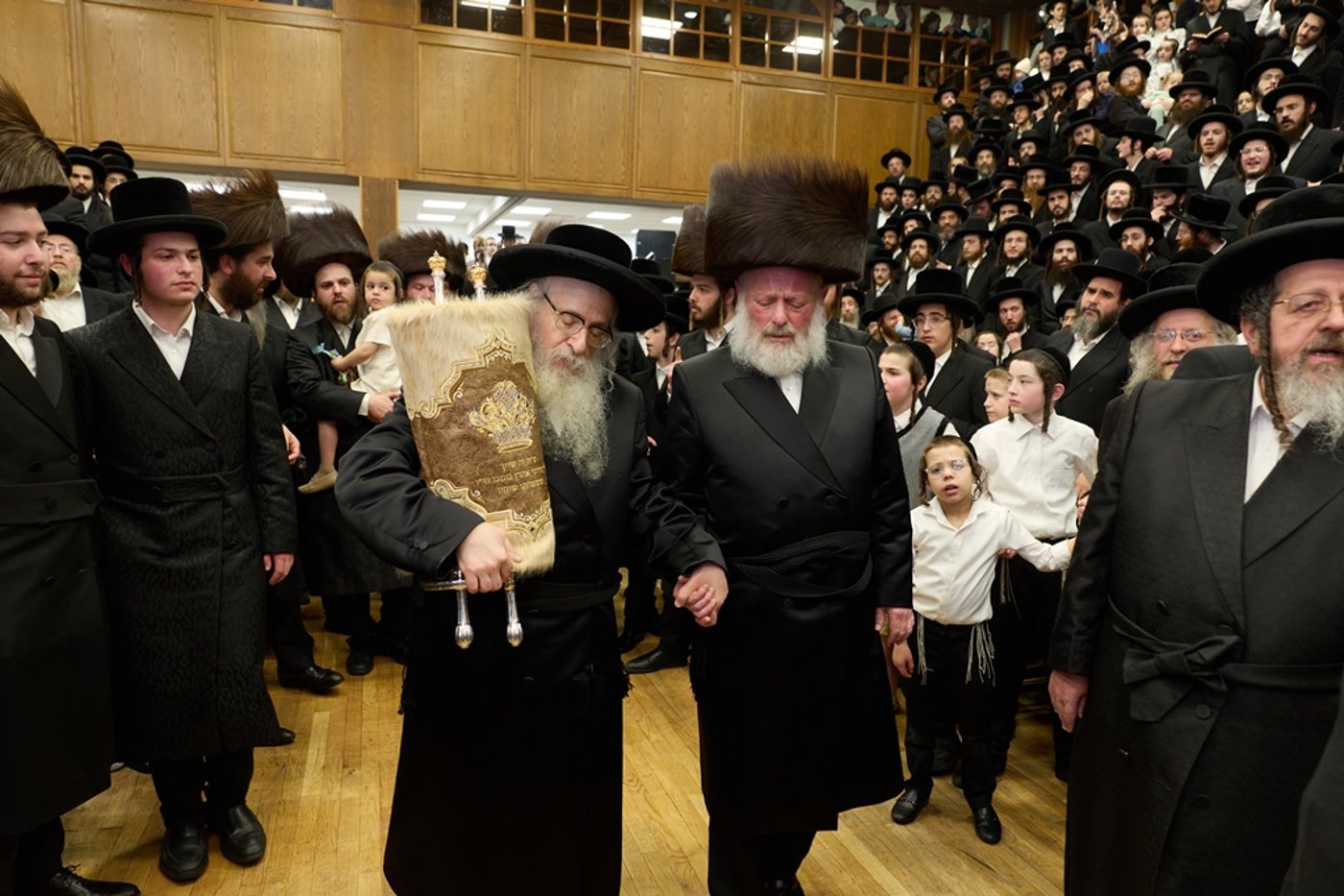 הכנסת ספר תורה לביהמ"ד צאנז קלויזנבורג