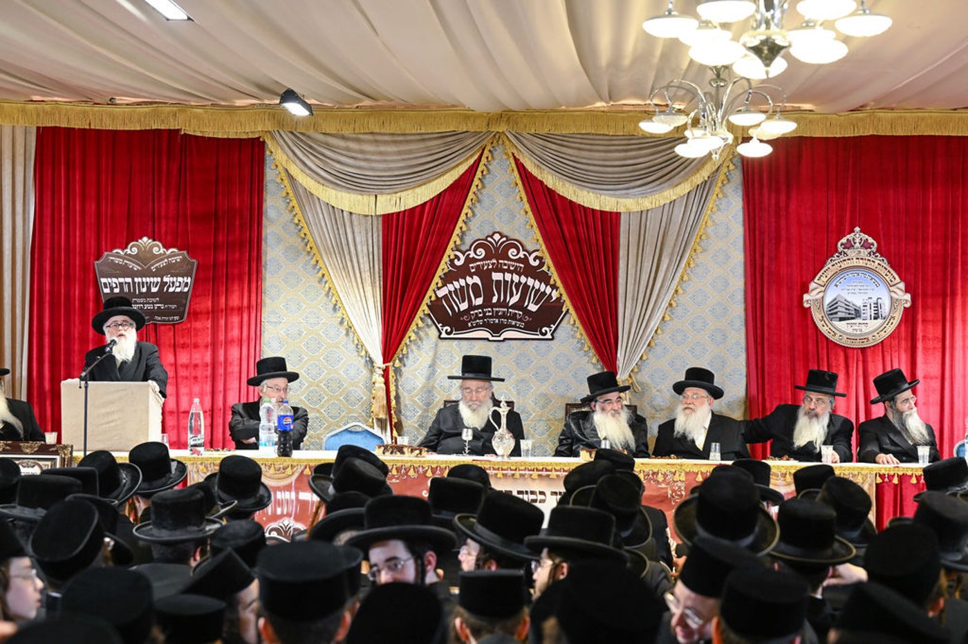 חלוקת פרסים בישיבת ויז'ניץ