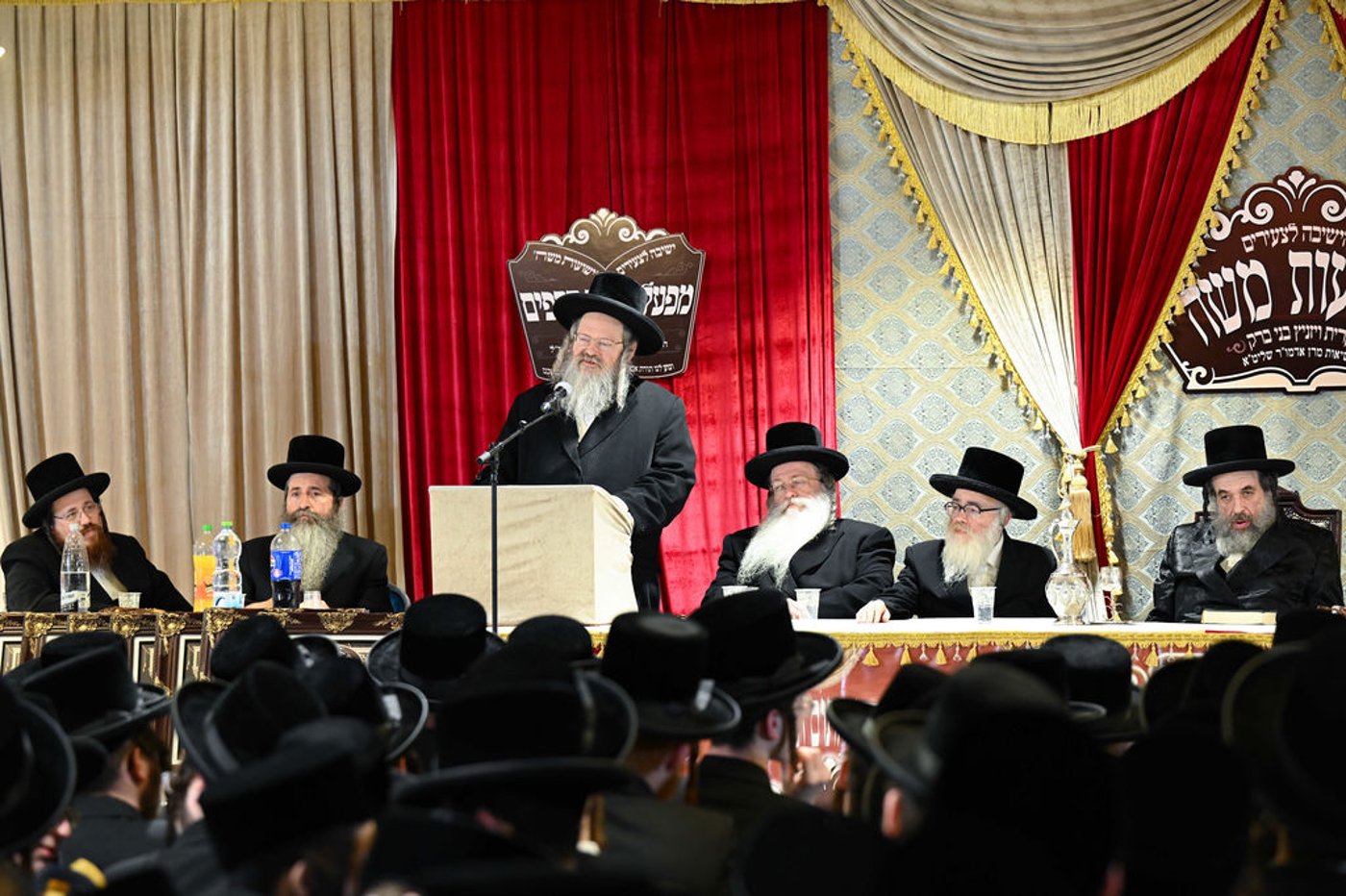 חלוקת פרסים בישיבת ויז'ניץ