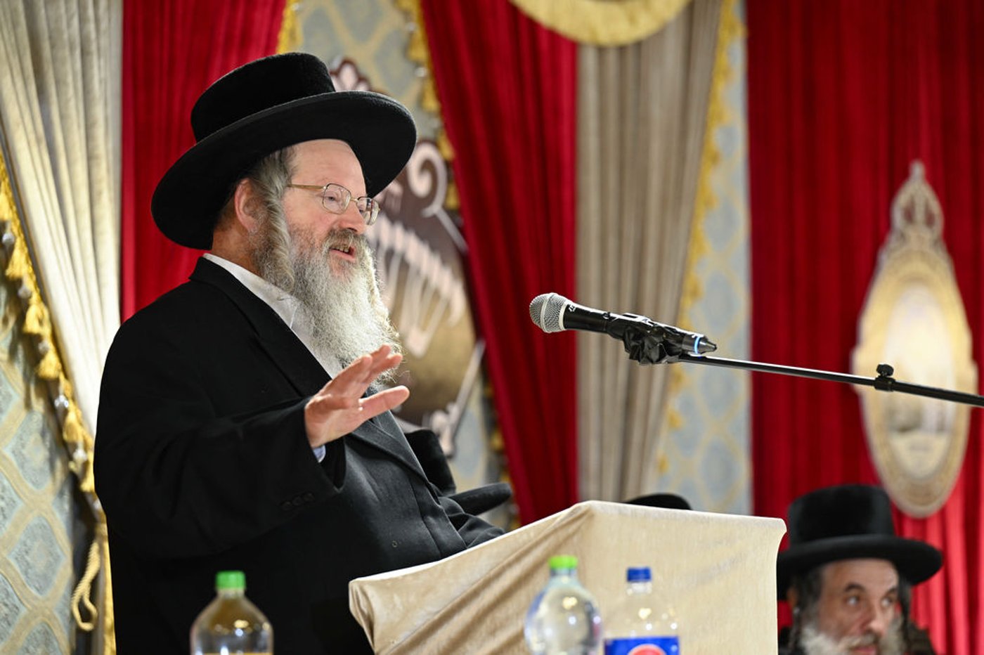 חלוקת פרסים בישיבת ויז'ניץ