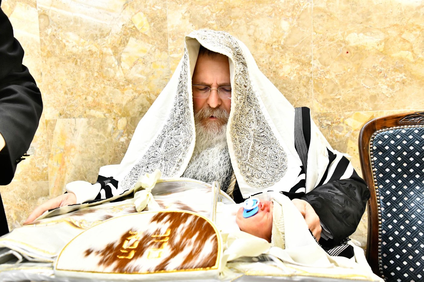 שמחת הברית בחצרות קומרנא - נדבורנה