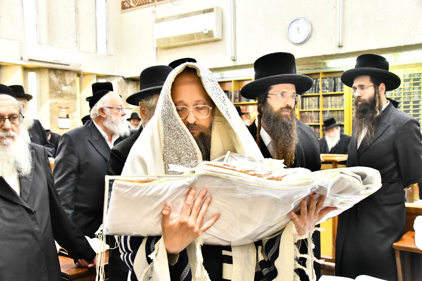 שמחת הברית בחצרות קומרנא - נדבורנה
