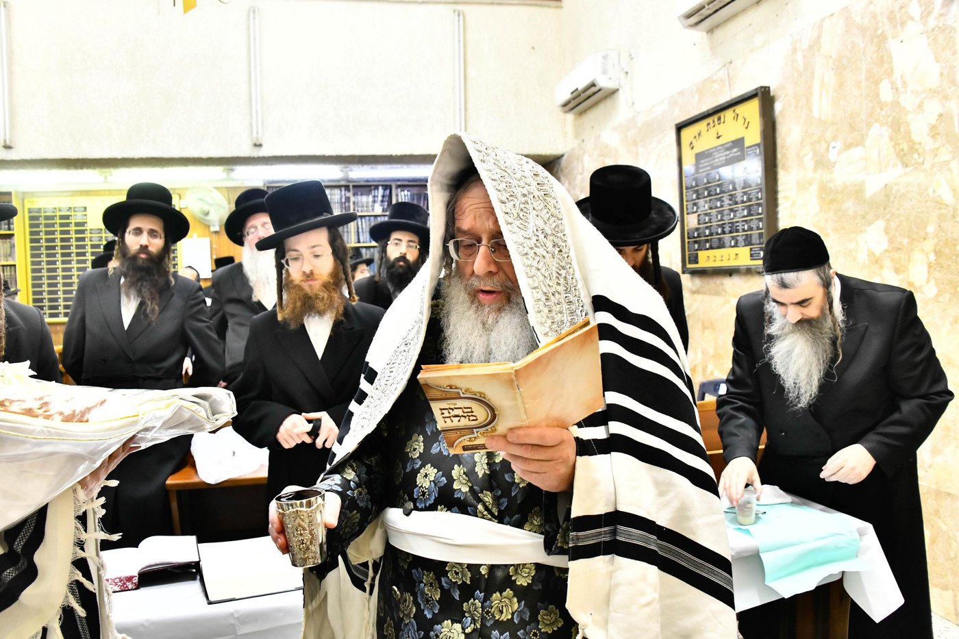 שמחת הברית בחצרות קומרנא - נדבורנה