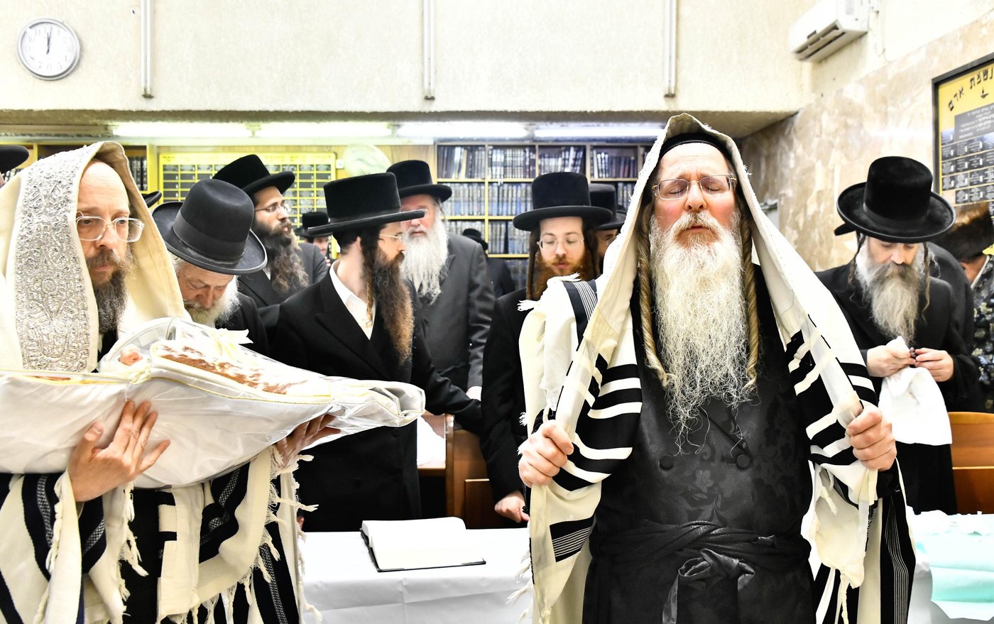 שמחת הברית בחצרות קומרנא - נדבורנה