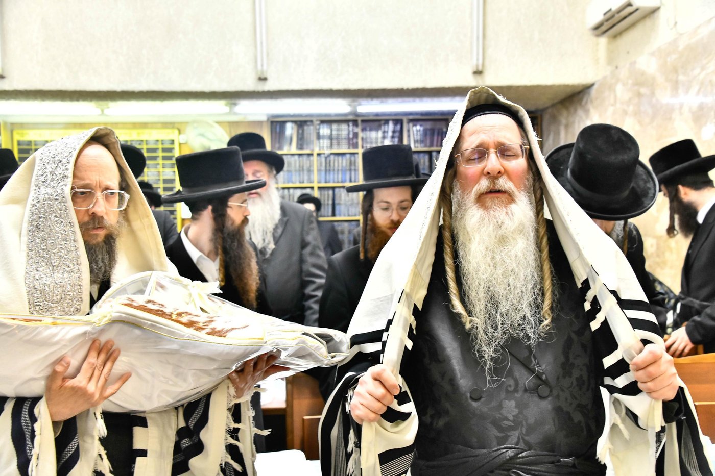 שמחת הברית בחצרות קומרנא - נדבורנה