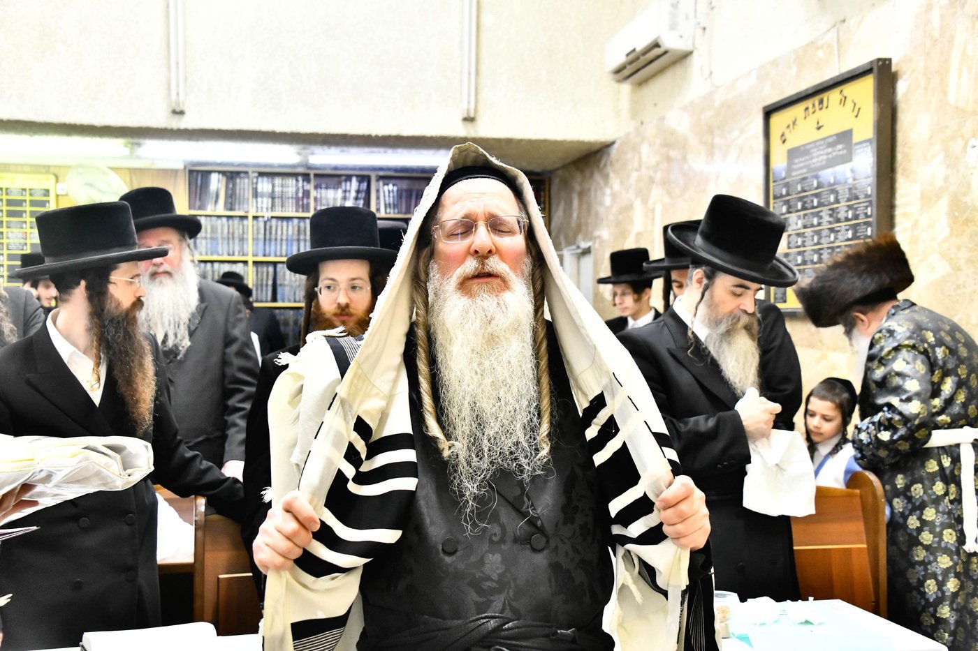 שמחת הברית בחצרות קומרנא - נדבורנה