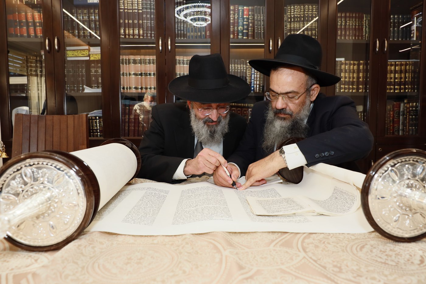 הכנסת ספר תורה לישיבת "באר התלמוד - חזון יחזקאל"