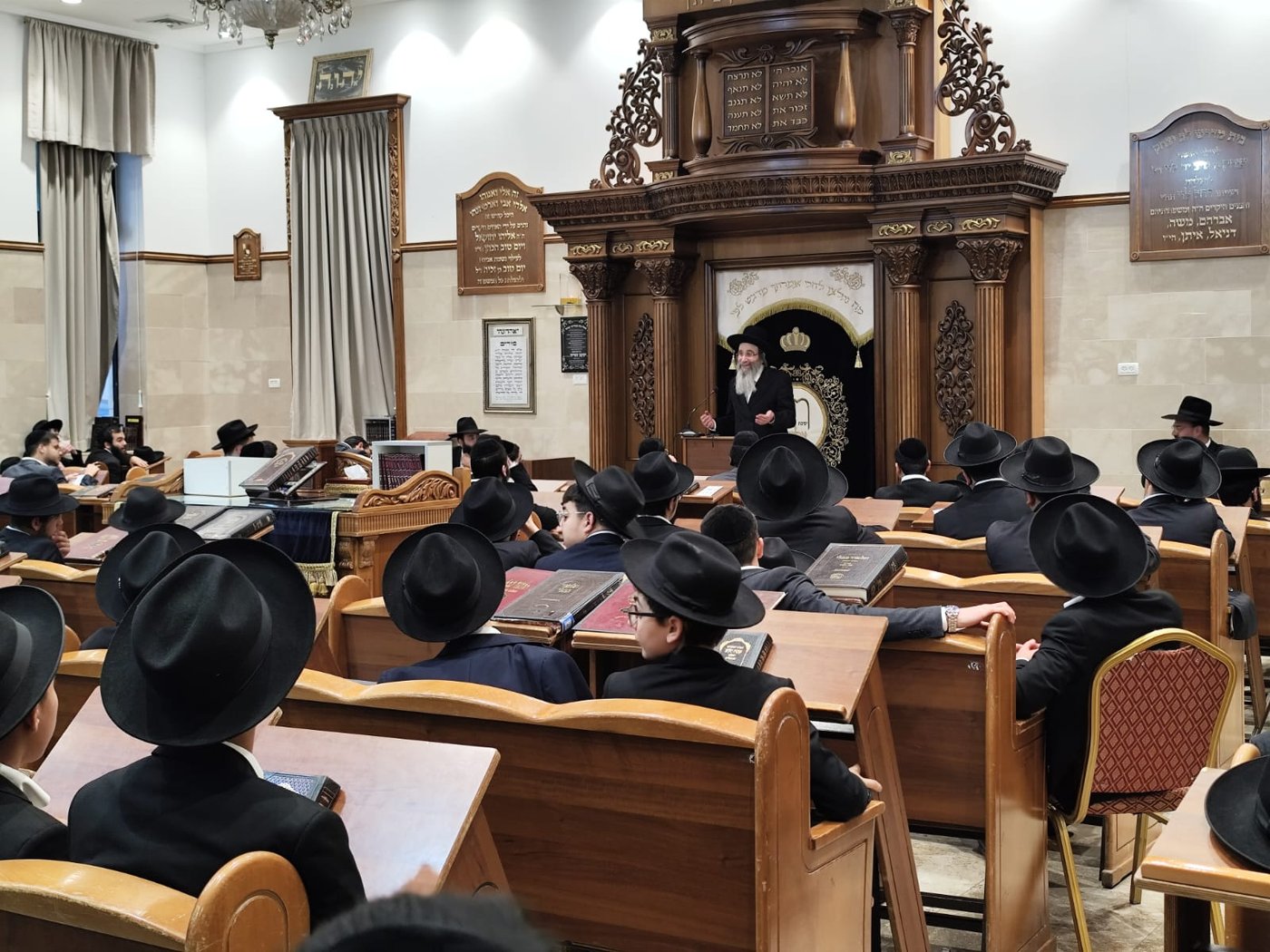 הגה"צ רבי בנימין פינקל בישיבת לב אליהו