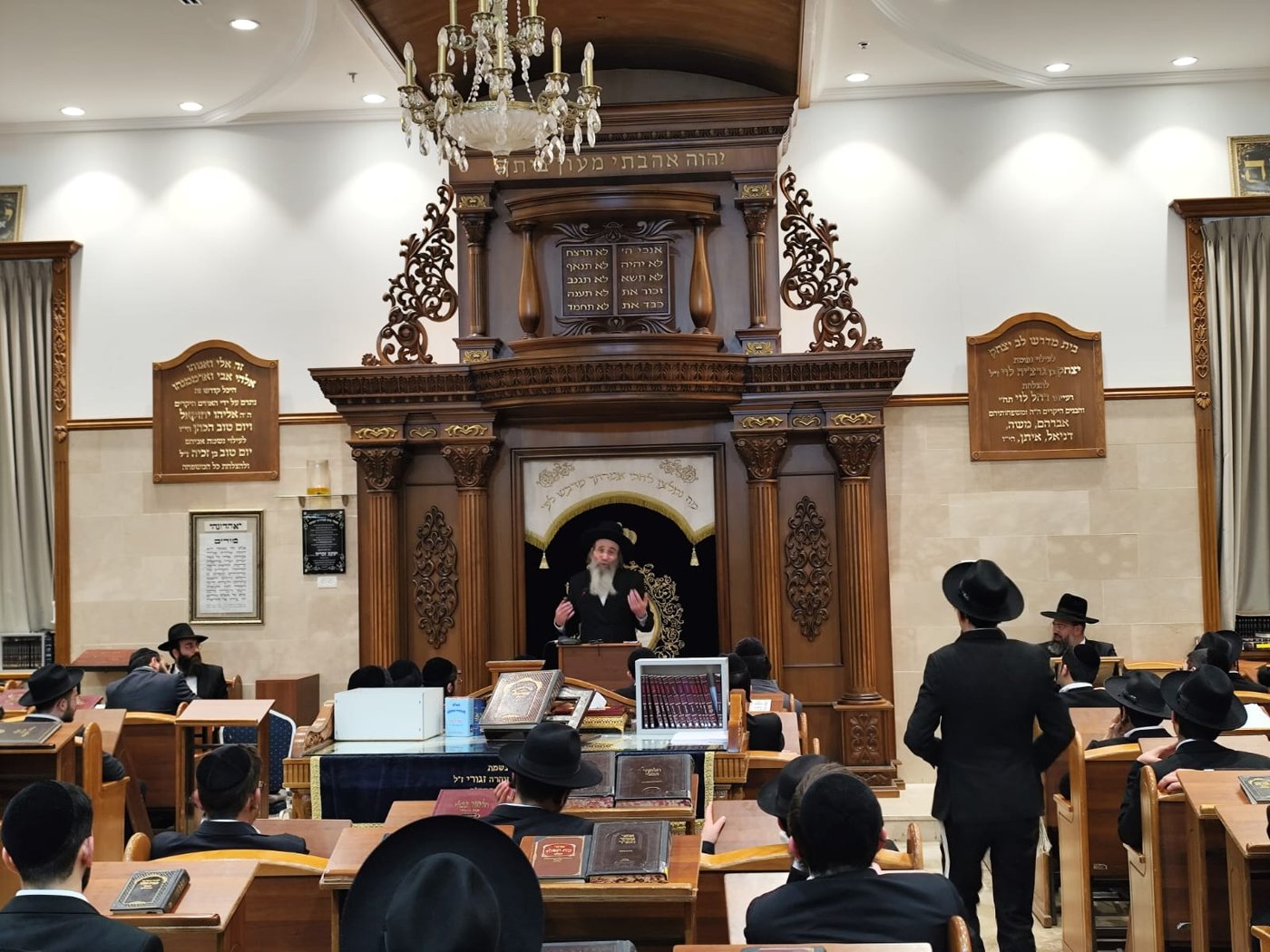 הגה"צ רבי בנימין פינקל בישיבת לב אליהו