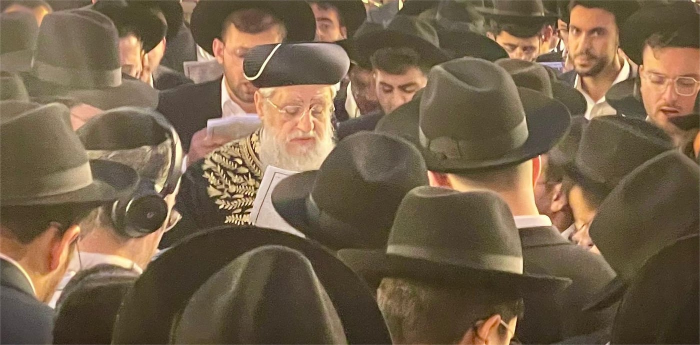 בכותל המערבי: עצרת תפילה מרגשת לרפואת ראש ישיבת 'אש התלמוד'