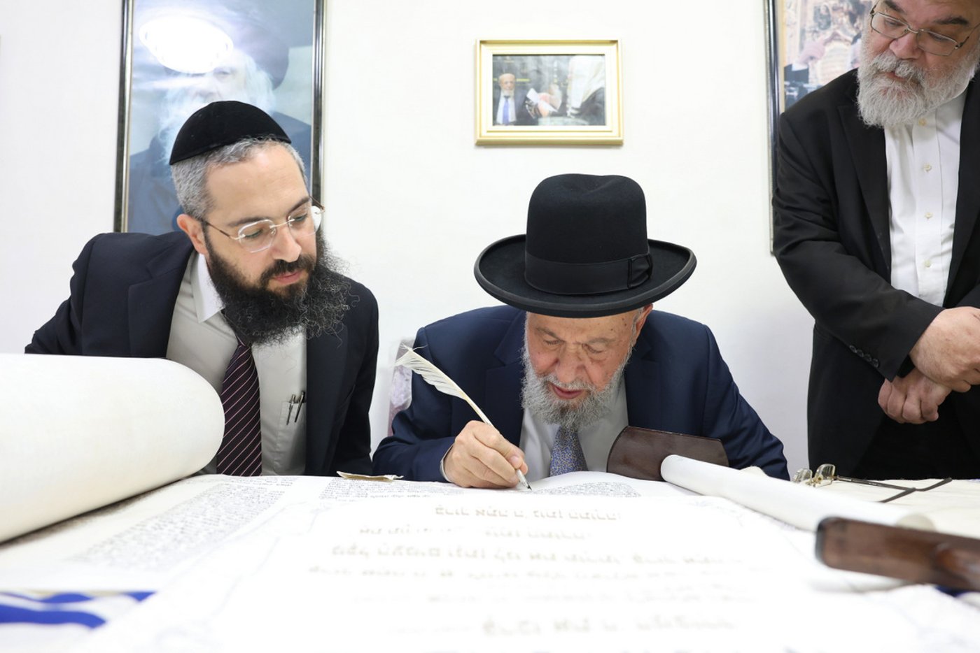 הכנסת ספר תורה לישיבת חיי אברהם