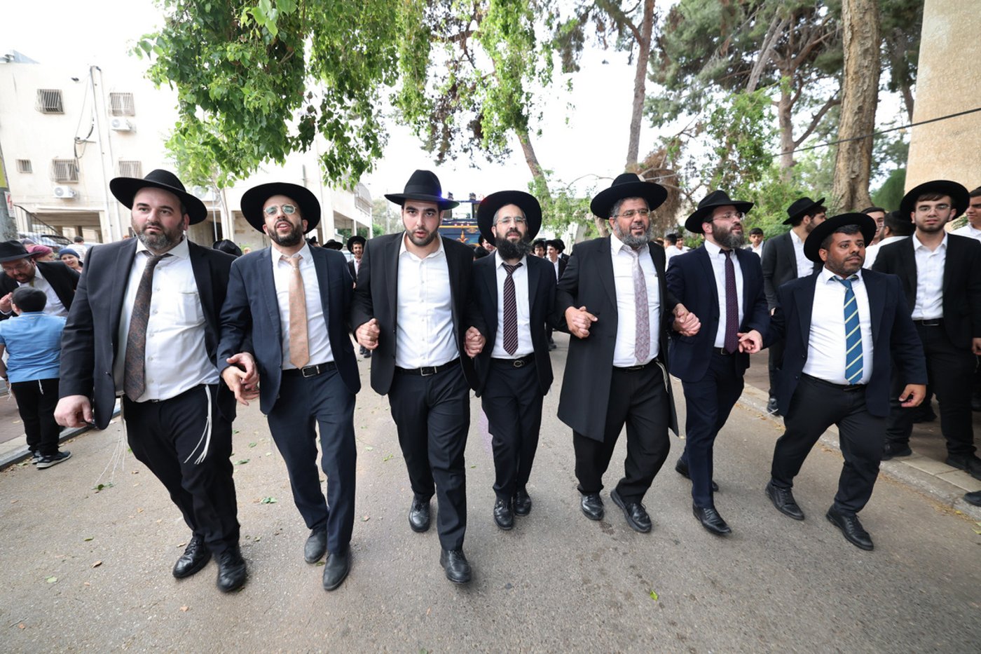 הכנסת ספר תורה לישיבת חיי אברהם