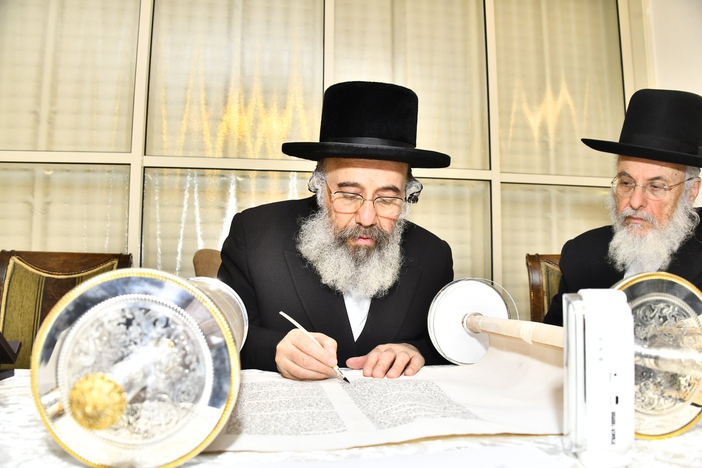 הכנסת ספר תורה לביהמ"ד סקולען בב"ב