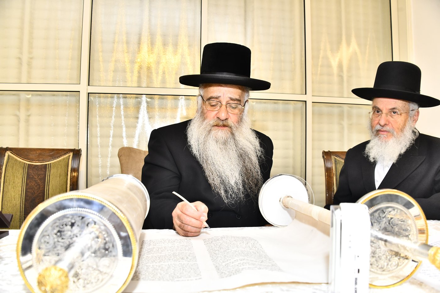 הכנסת ספר תורה לביהמ"ד סקולען בב"ב