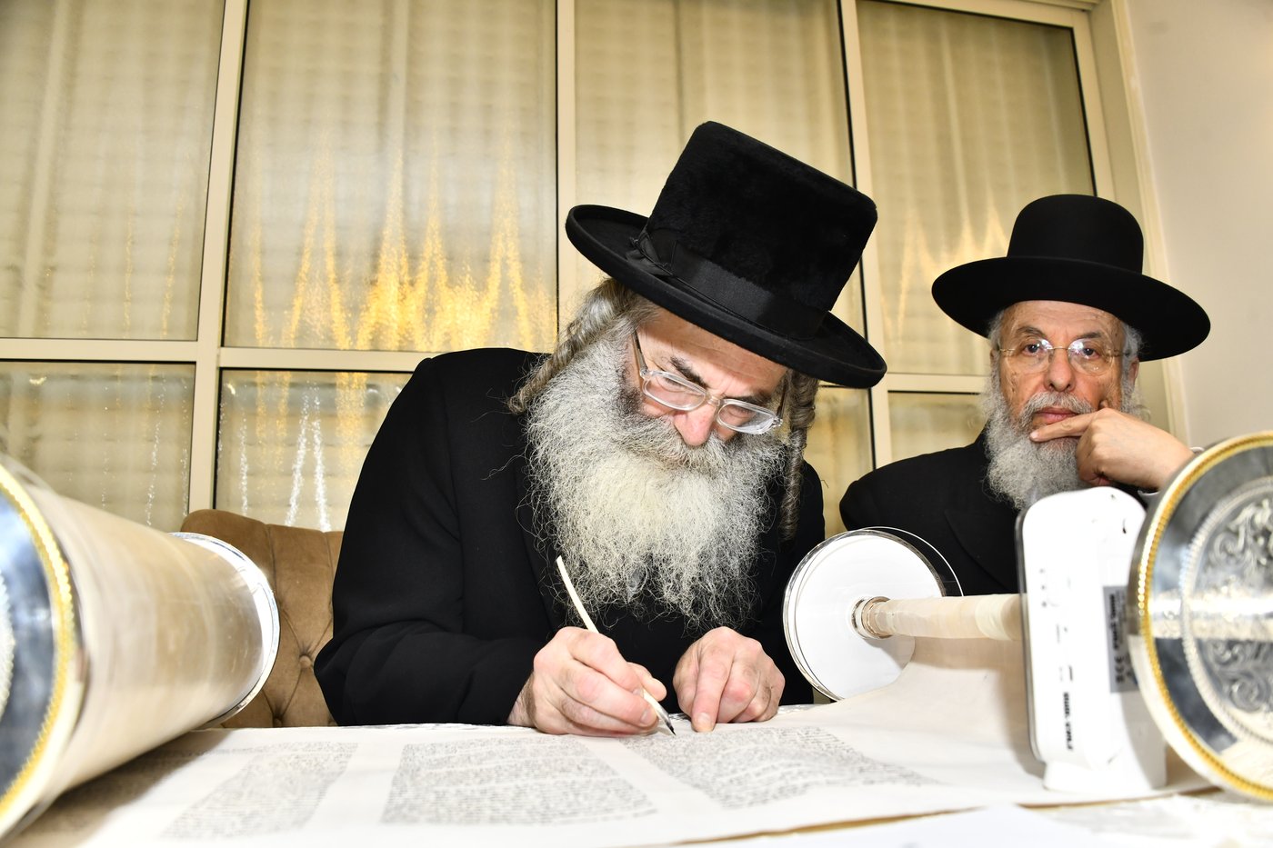 הכנסת ספר תורה לביהמ"ד סקולען בב"ב