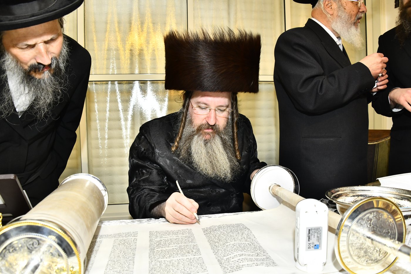 הכנסת ספר תורה לביהמ"ד סקולען בב"ב