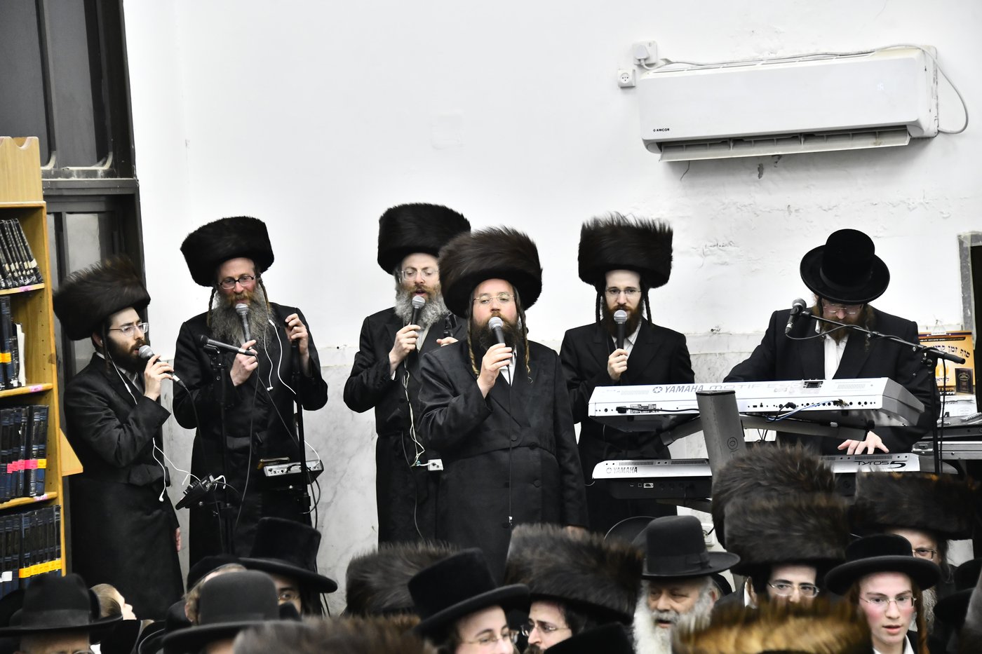 הכנסת ספר תורה לביהמ"ד סקולען בב"ב