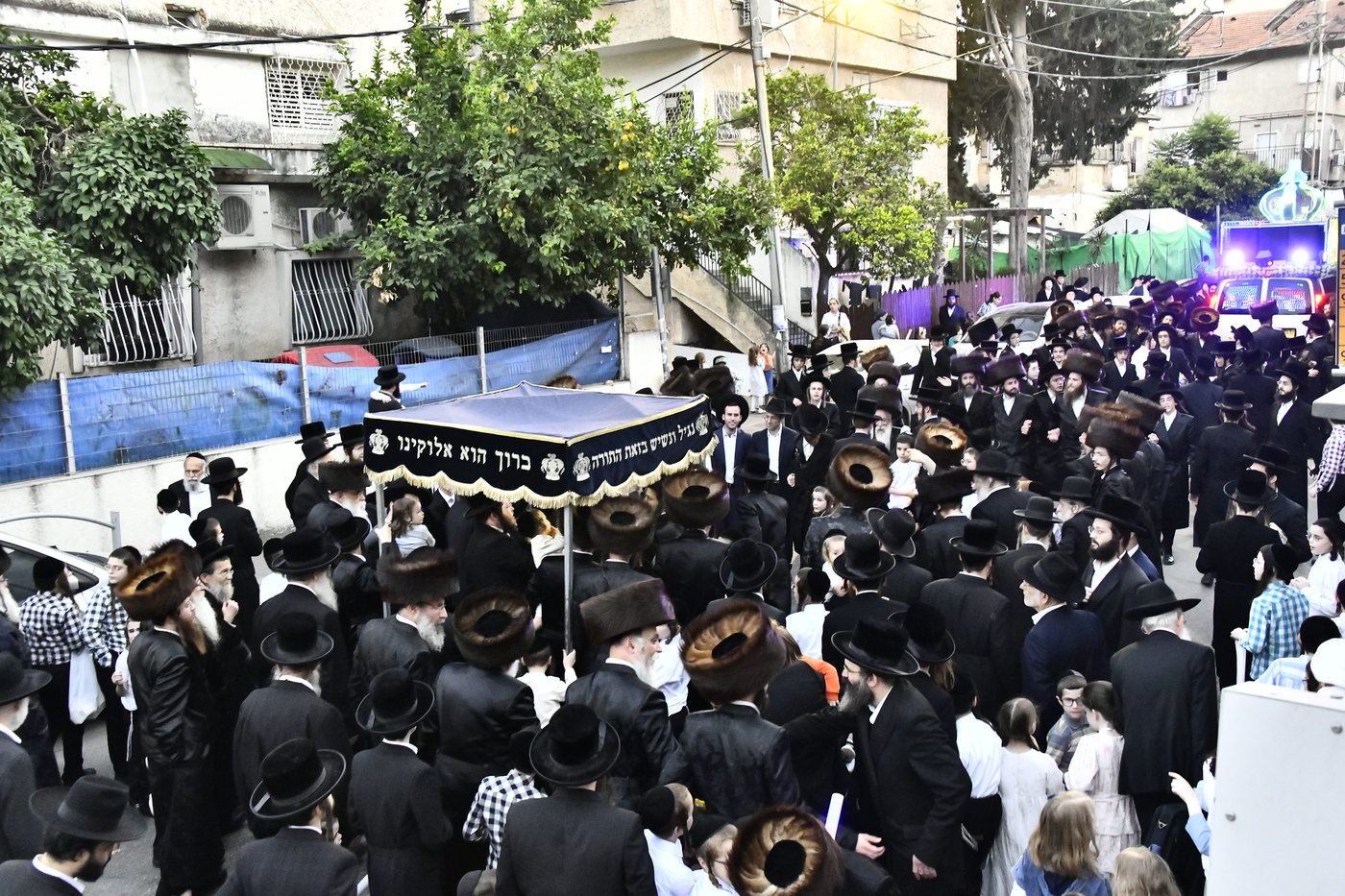 הכנסת ספר תורה לביהמ"ד סקולען בב"ב