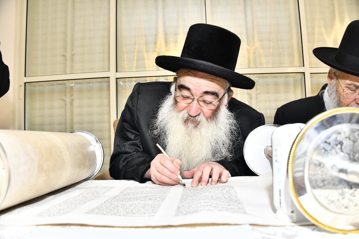 הכנסת ספר תורה לביהמ"ד סקולען בב"ב