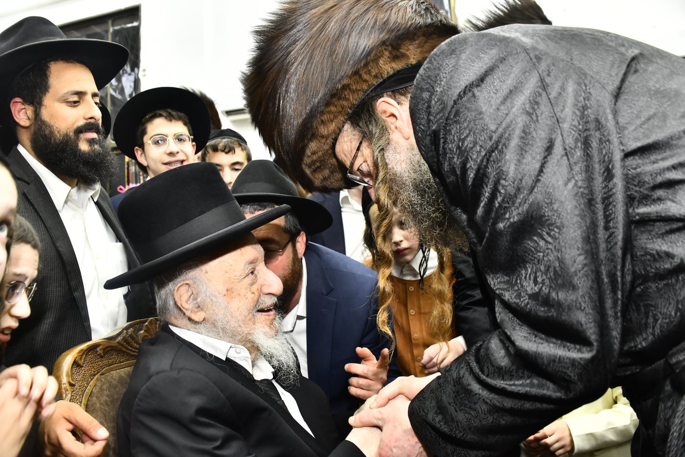 הכנסת ספר תורה לביהמ"ד סקולען בב"ב
