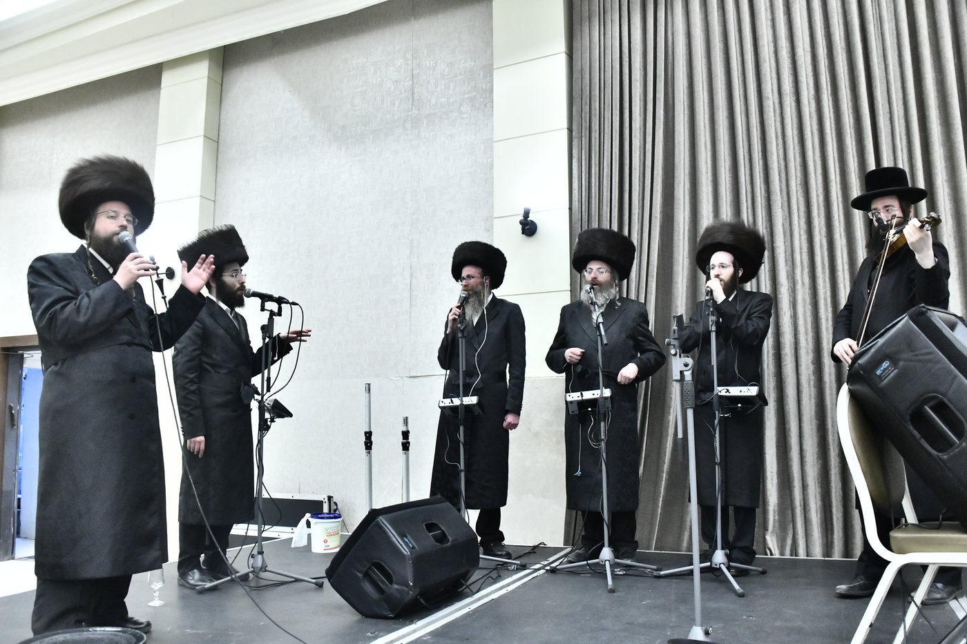 הכנסת ספר תורה לביהמ"ד סקולען בב"ב