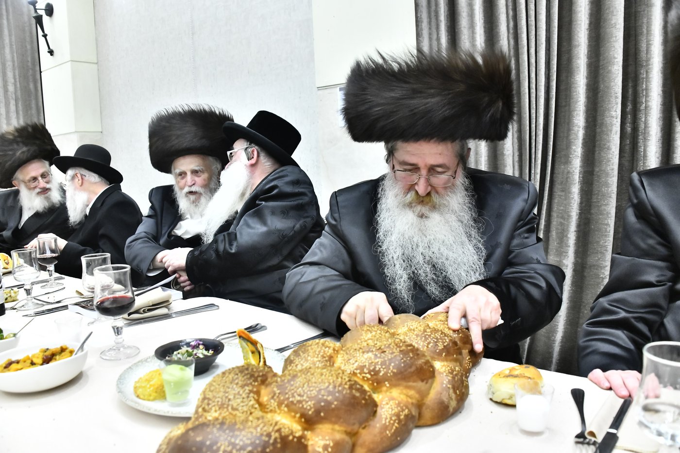 הכנסת ספר תורה לביהמ"ד סקולען בב"ב