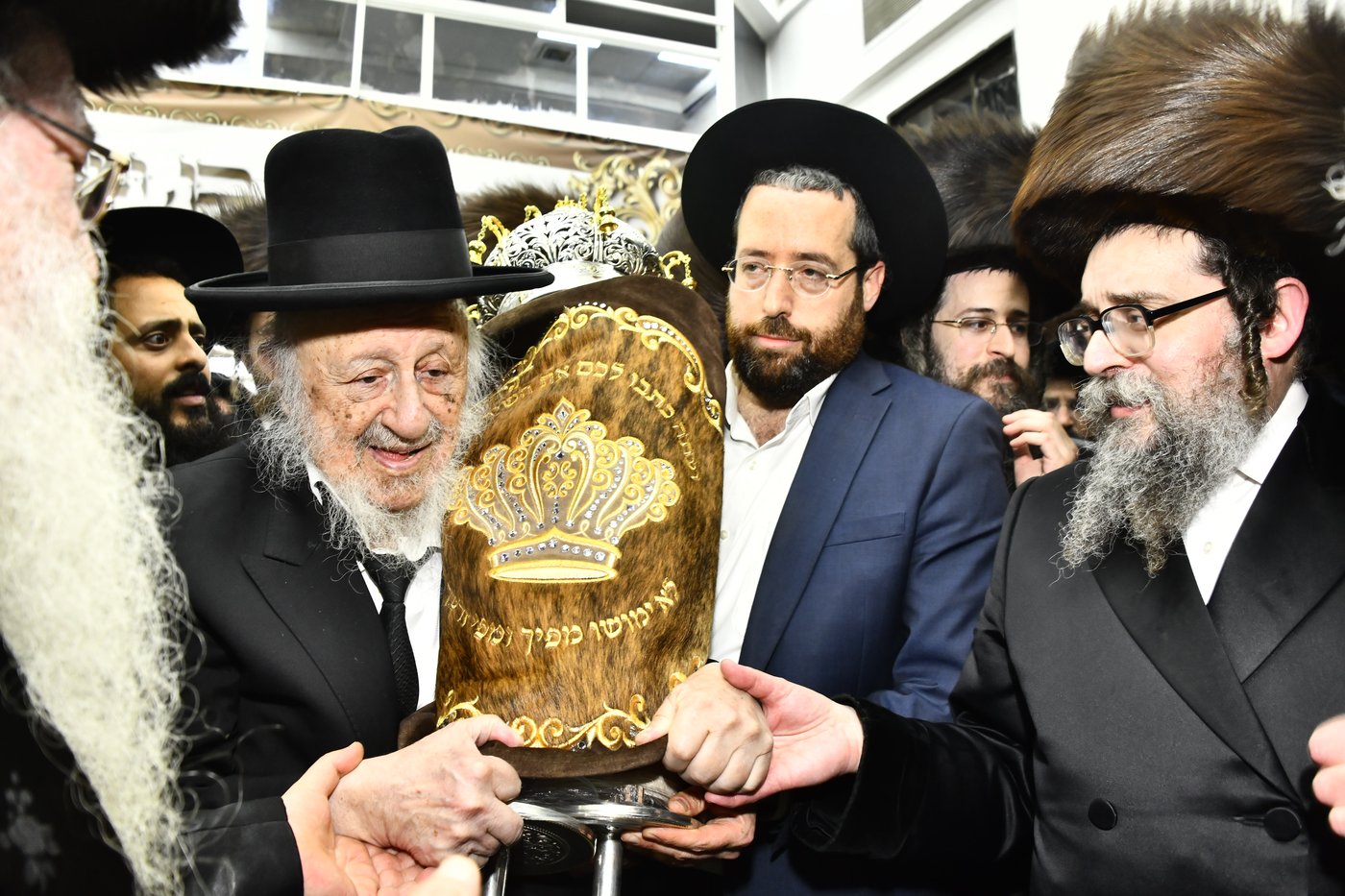 הכנסת ספר תורה לביהמ"ד סקולען בב"ב