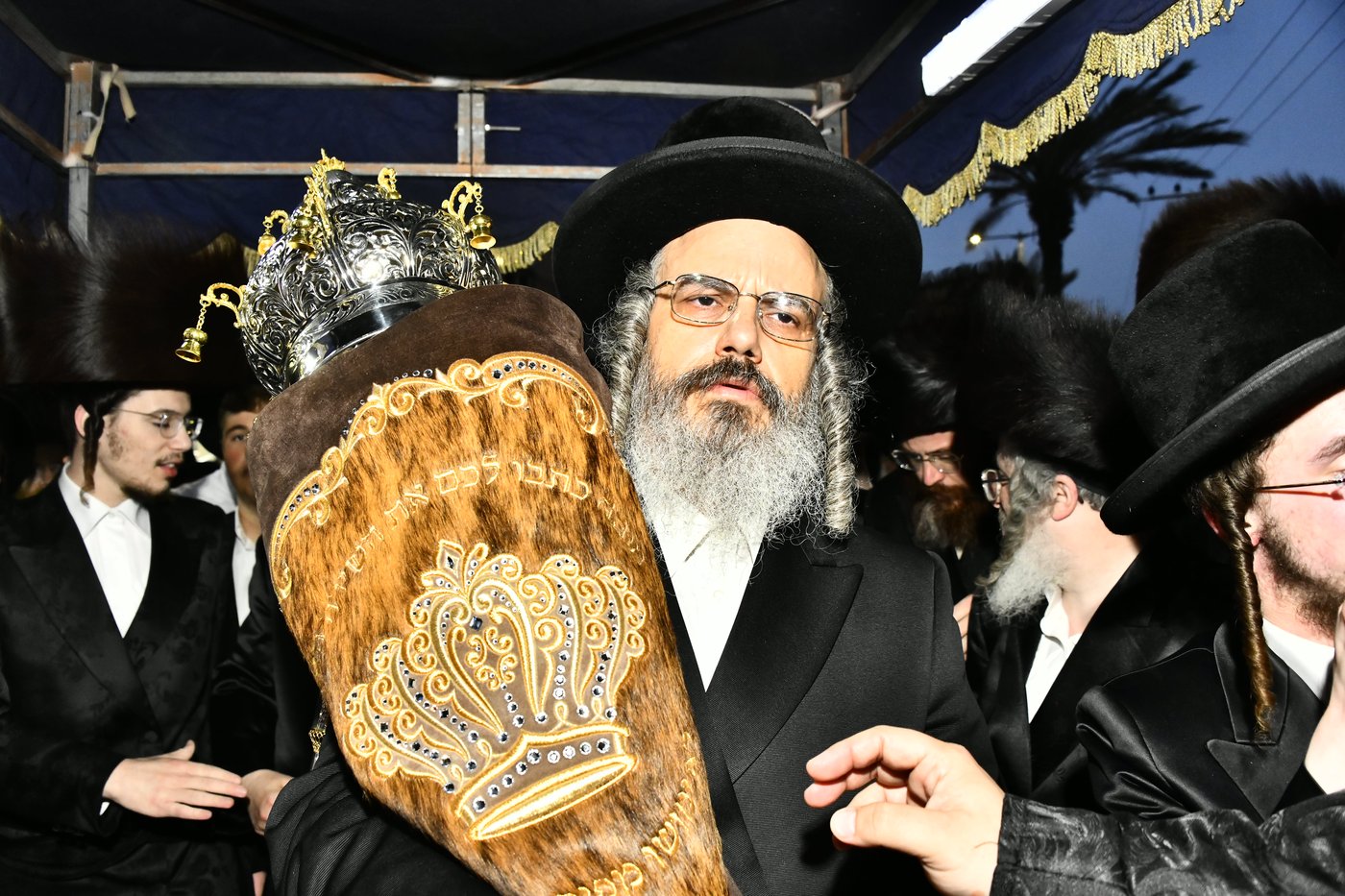 הכנסת ספר תורה לביהמ"ד סקולען בב"ב