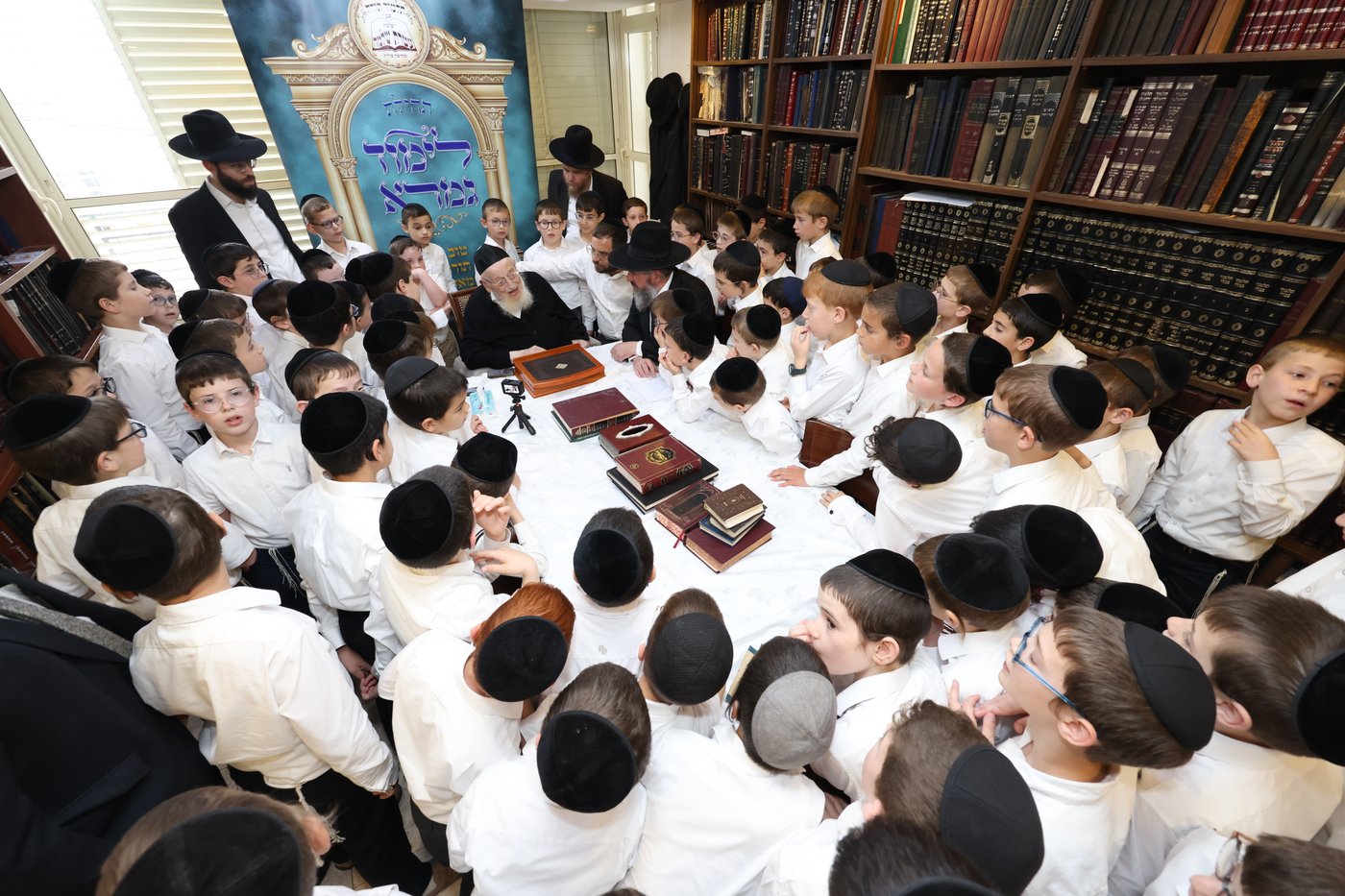 ילדי עטרת שלמה אצל הגרמ"צ ברגמן