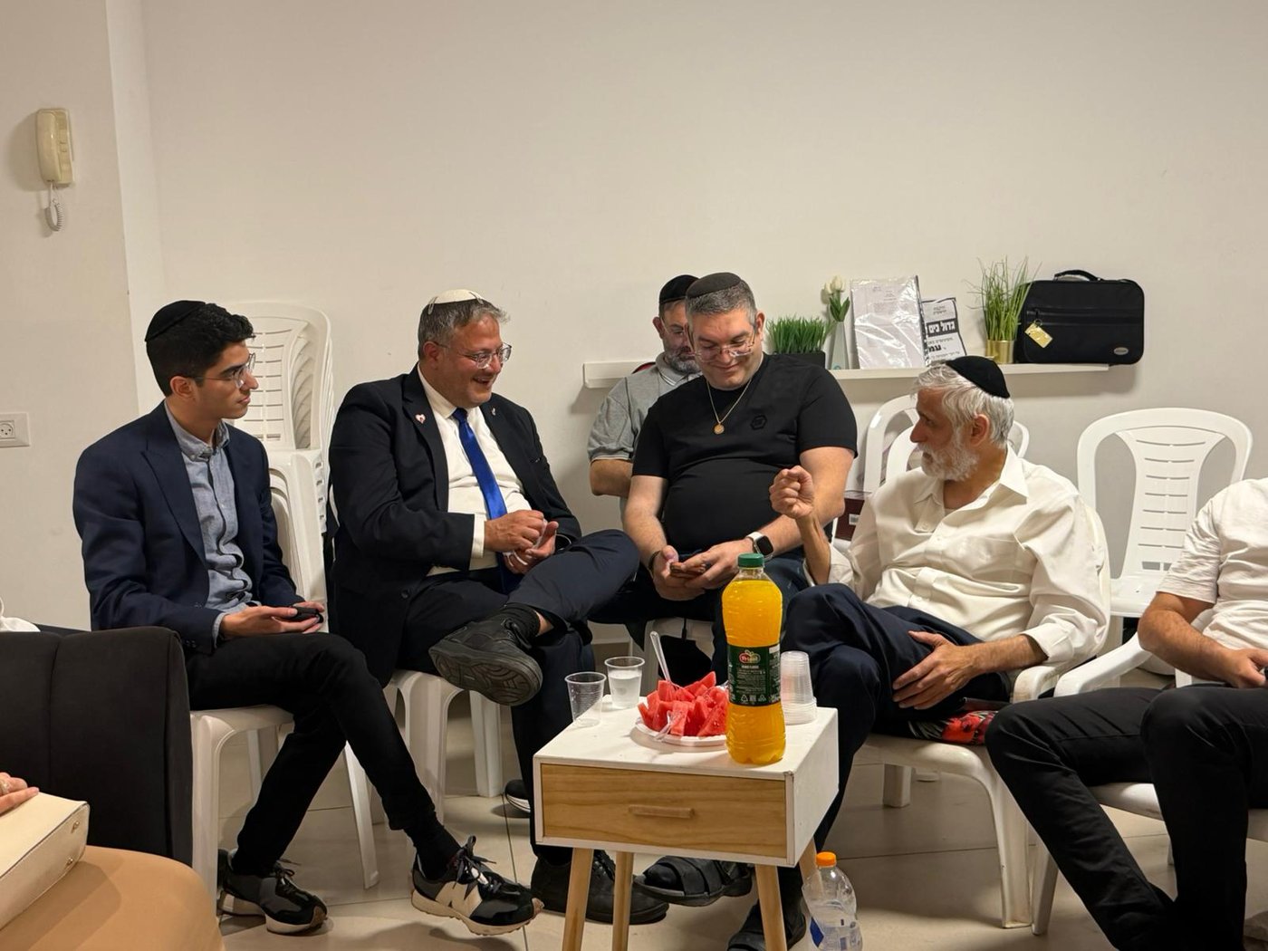 המנחמים אצל משפחת ישי