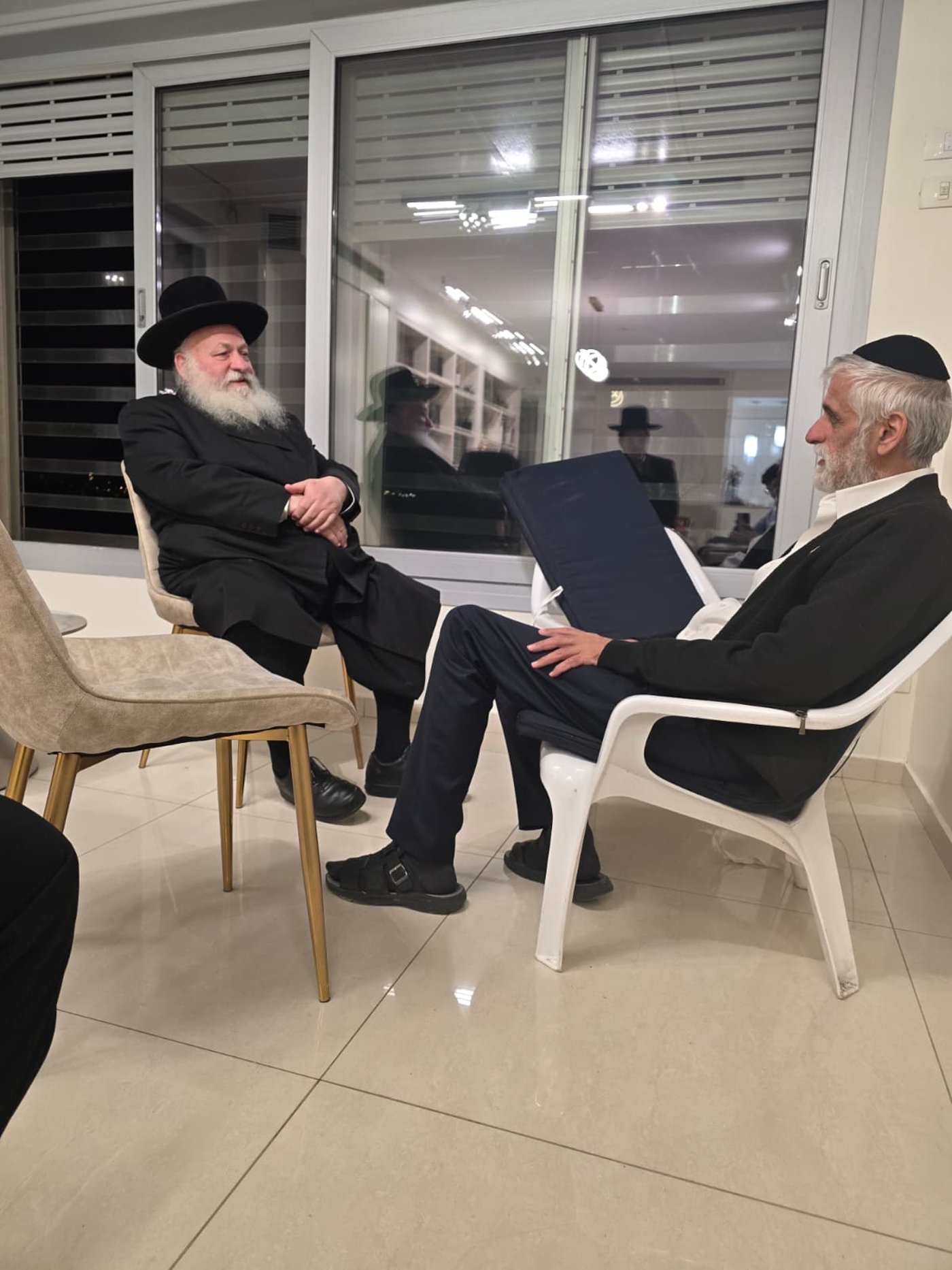 המנחמים אצל משפחת ישי