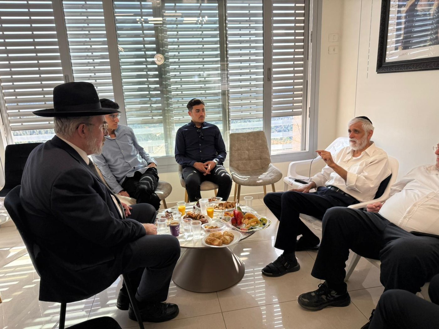 המנחמים אצל משפחת ישי