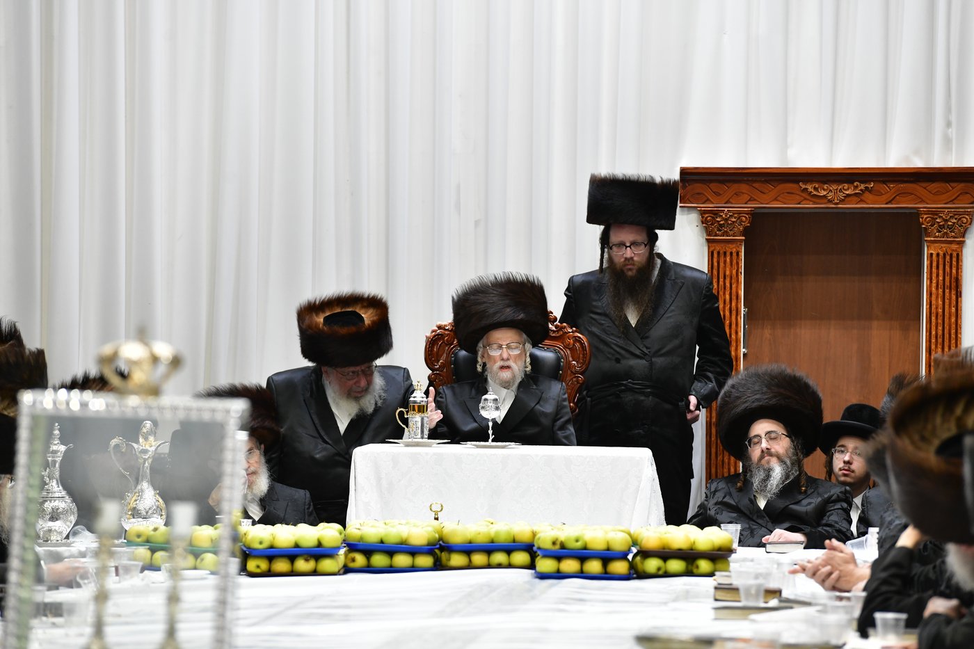 חג השבועות בחצה"ק סערט ויז'ניץ