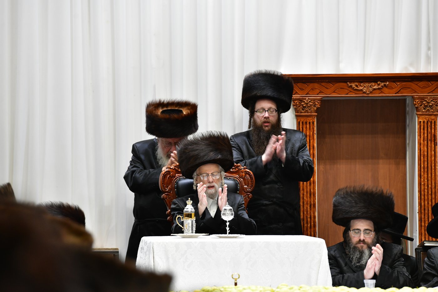 חג השבועות בחצה"ק סערט ויז'ניץ
