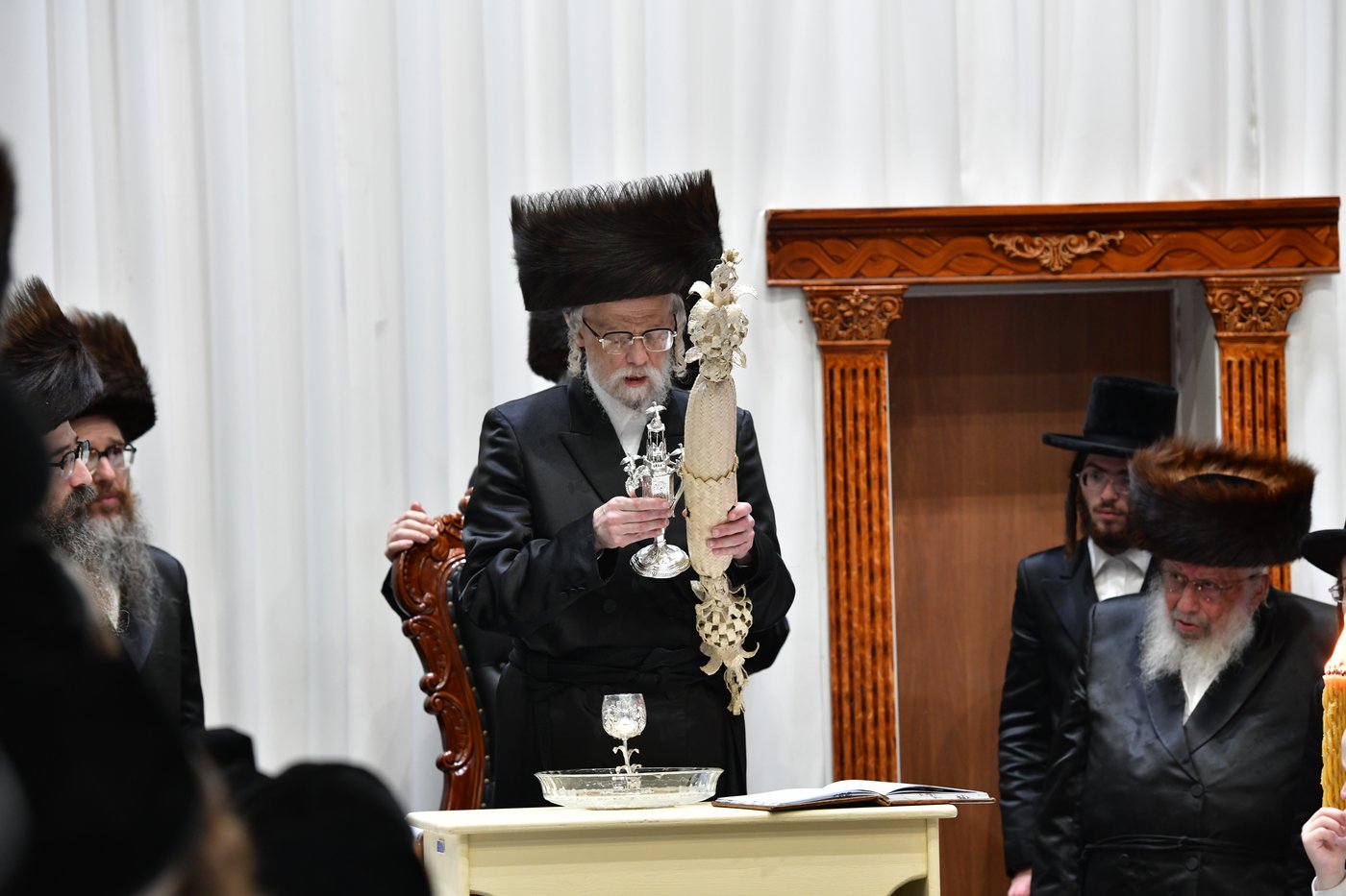 חג השבועות בחצה"ק סערט ויז'ניץ