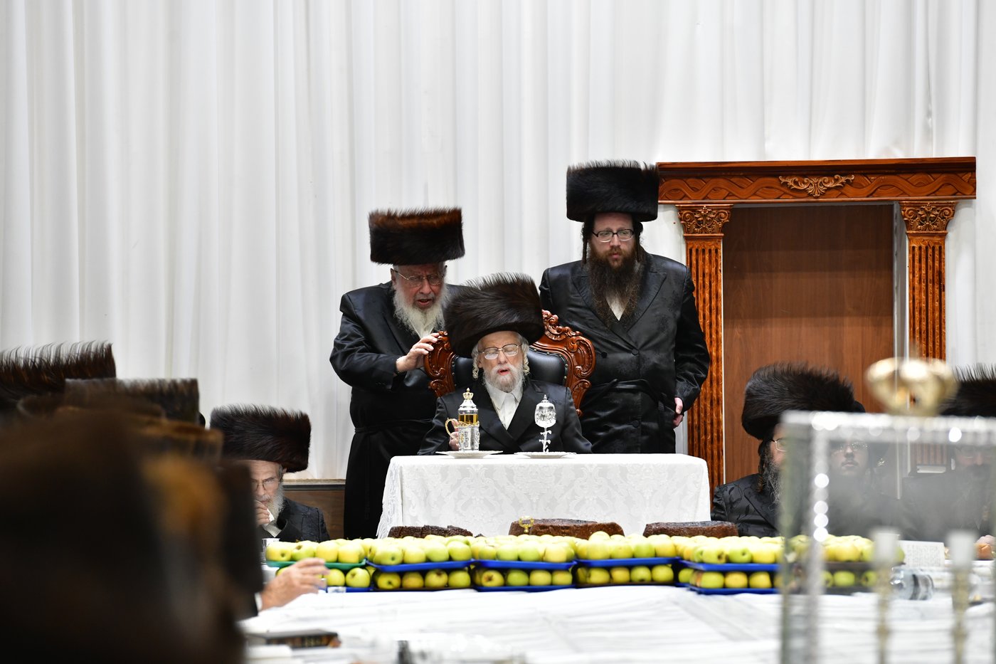 חג השבועות בחצה"ק סערט ויז'ניץ