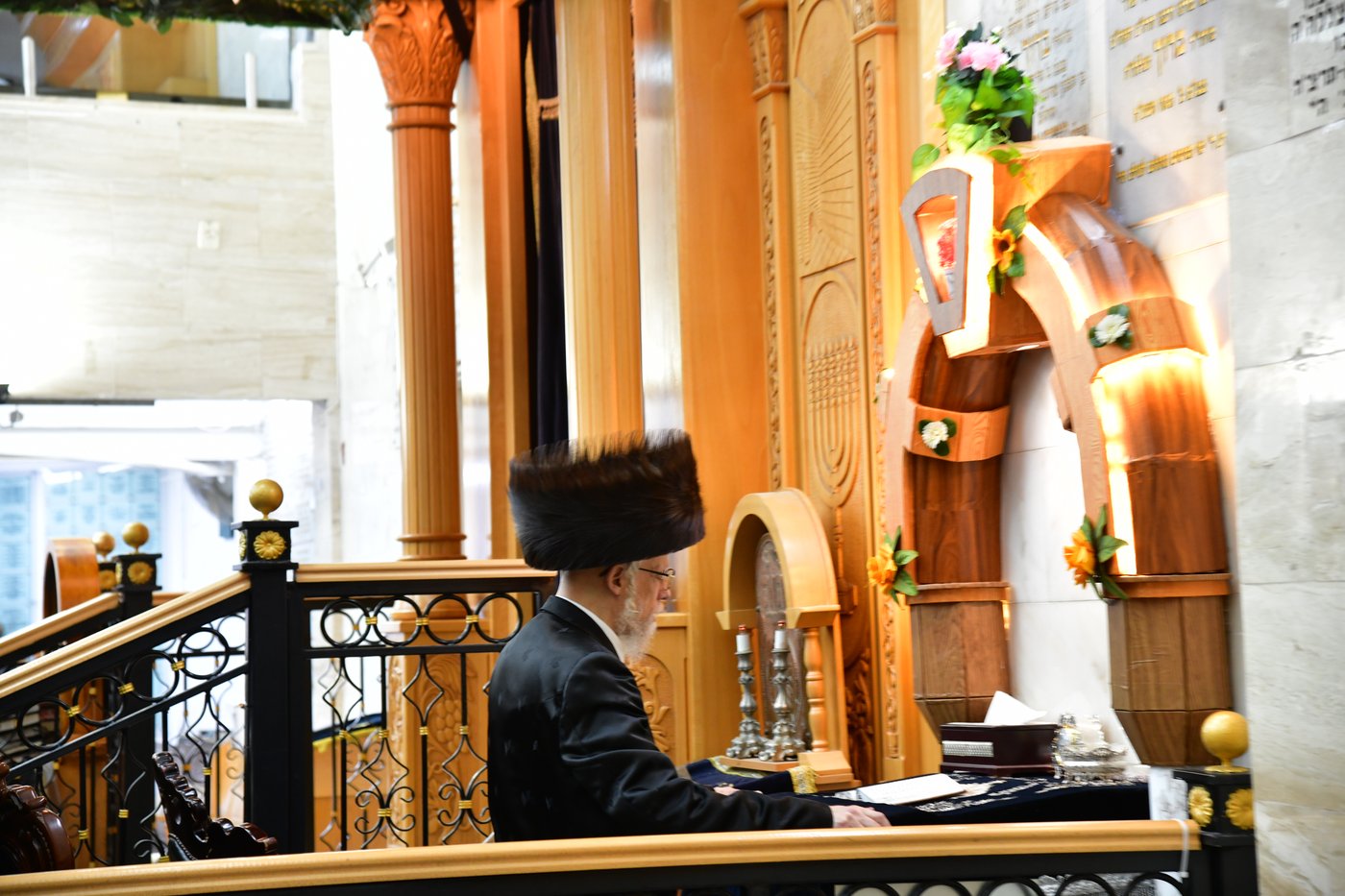 חג השבועות בחצה"ק סערט ויז'ניץ
