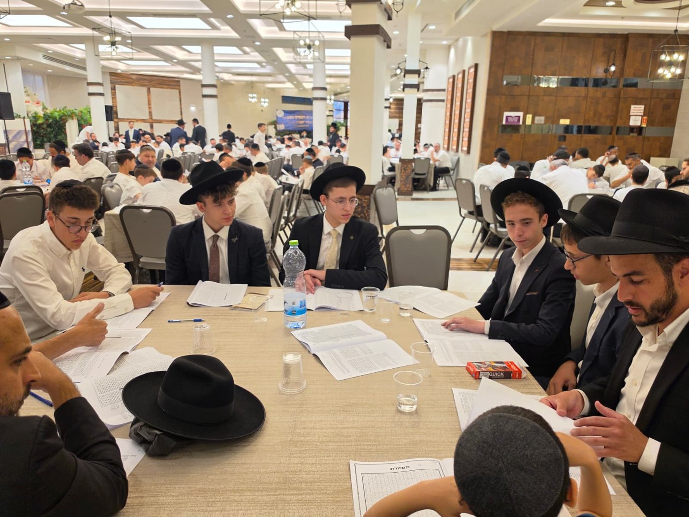 כך אבות ובנים באלעד קיבלו את התורה יחד בלימוד משותף | תיעוד מרגש