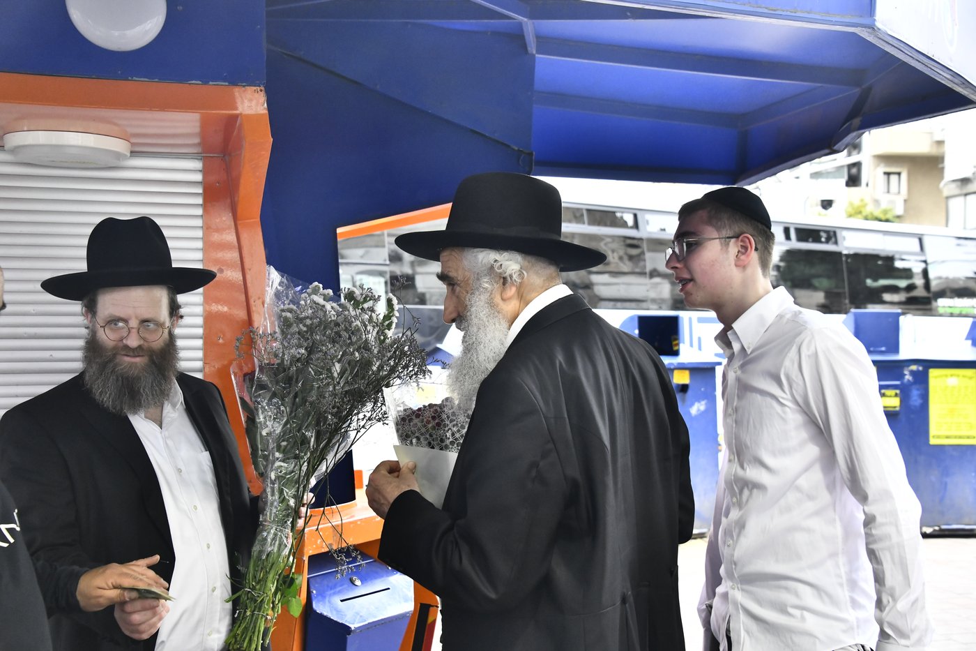 ערב חג השבועות בבני ברק