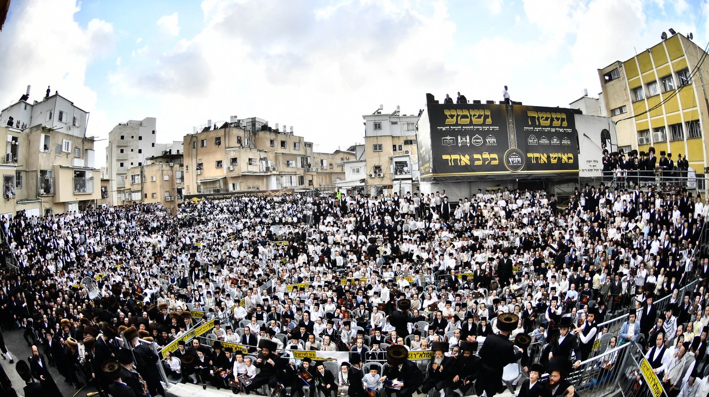 מעמד הכנסת ס"ת של האדמו"ר מויז'ניץ