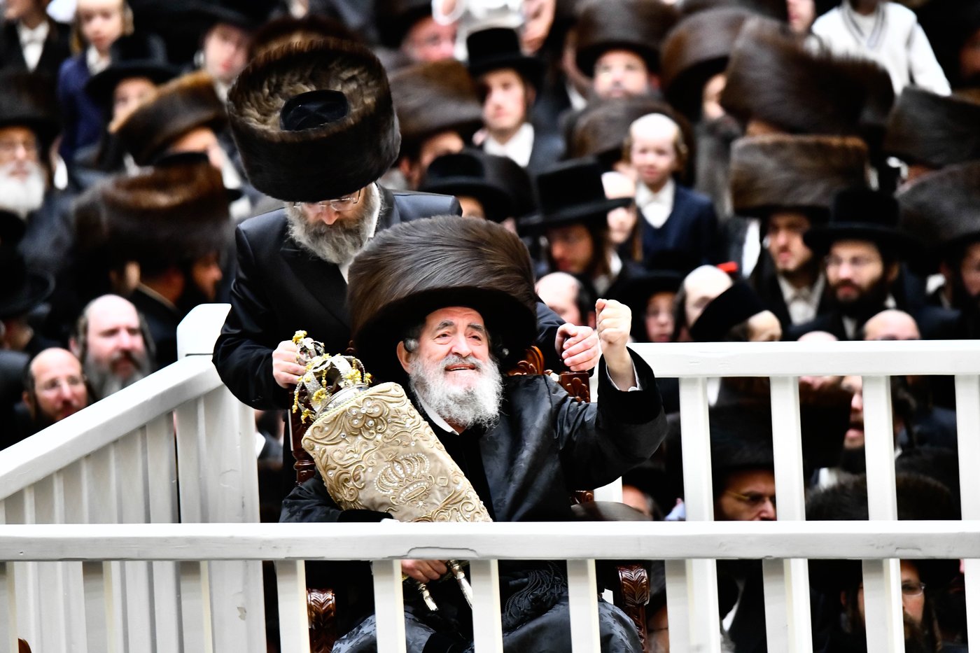 מעמד הכנסת ס"ת של האדמו"ר מויז'ניץ