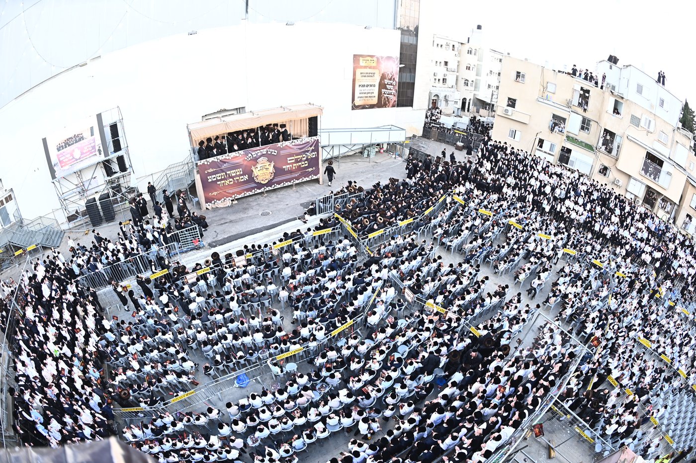 מעמד הכנסת ס"ת של האדמו"ר מויז'ניץ