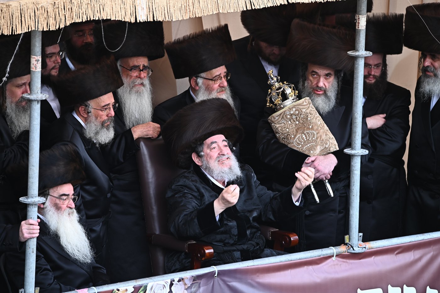 מעמד הכנסת ס"ת של האדמו"ר מויז'ניץ