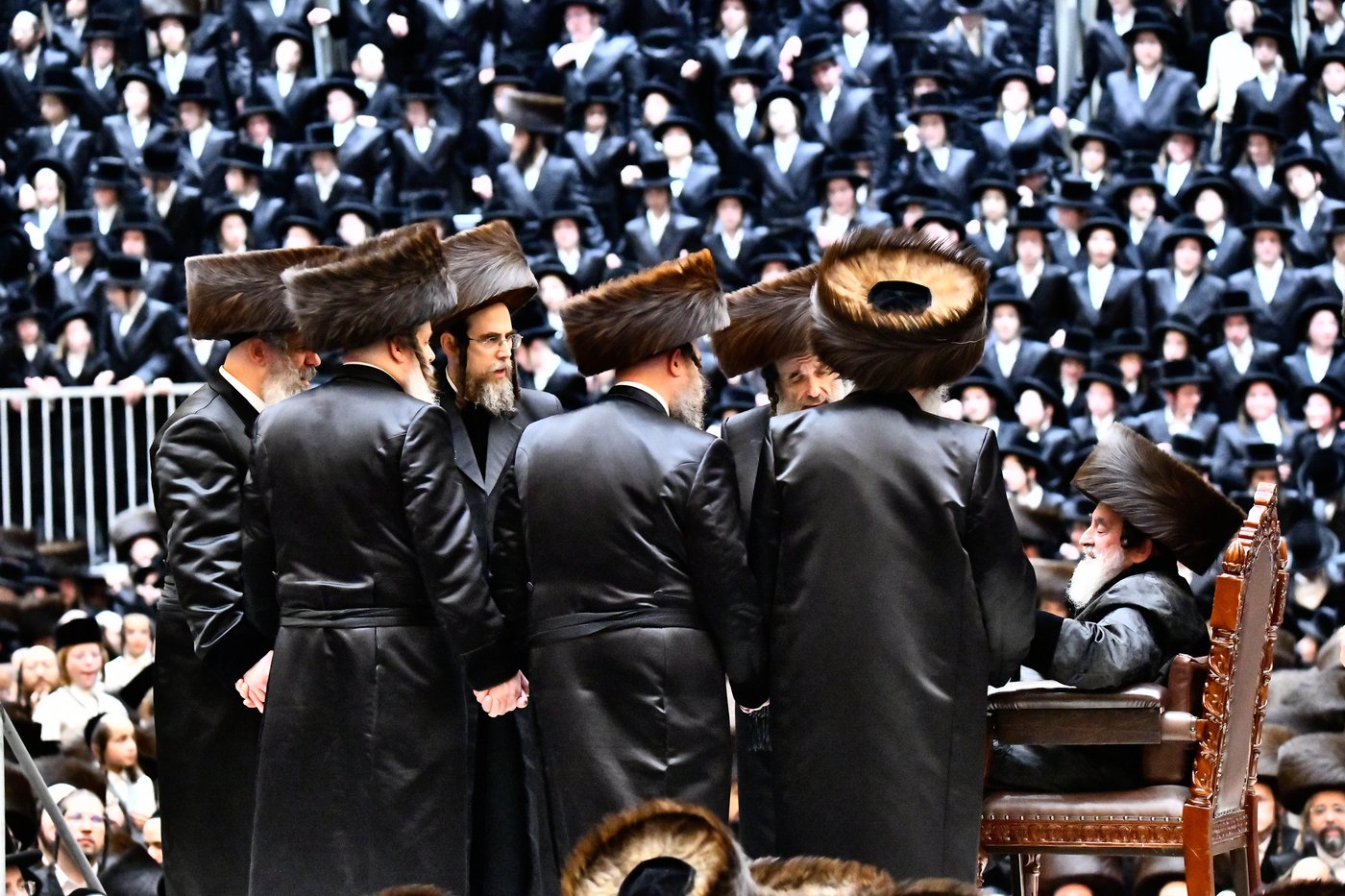 מעמד הכנסת ס"ת של האדמו"ר מויז'ניץ