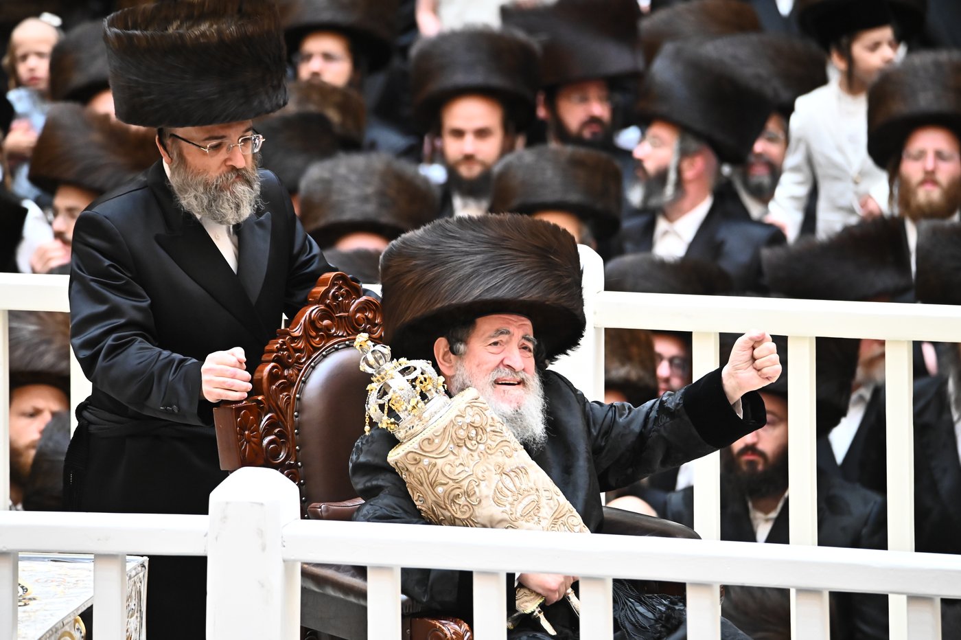 מעמד הכנסת ס"ת של האדמו"ר מויז'ניץ