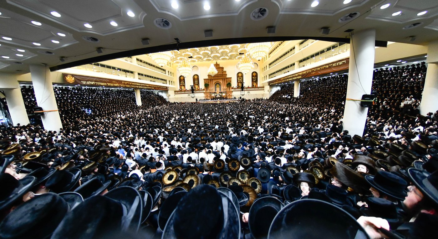 נעילת החג וסעודת הכנסת ס"ת בויז'ניץ